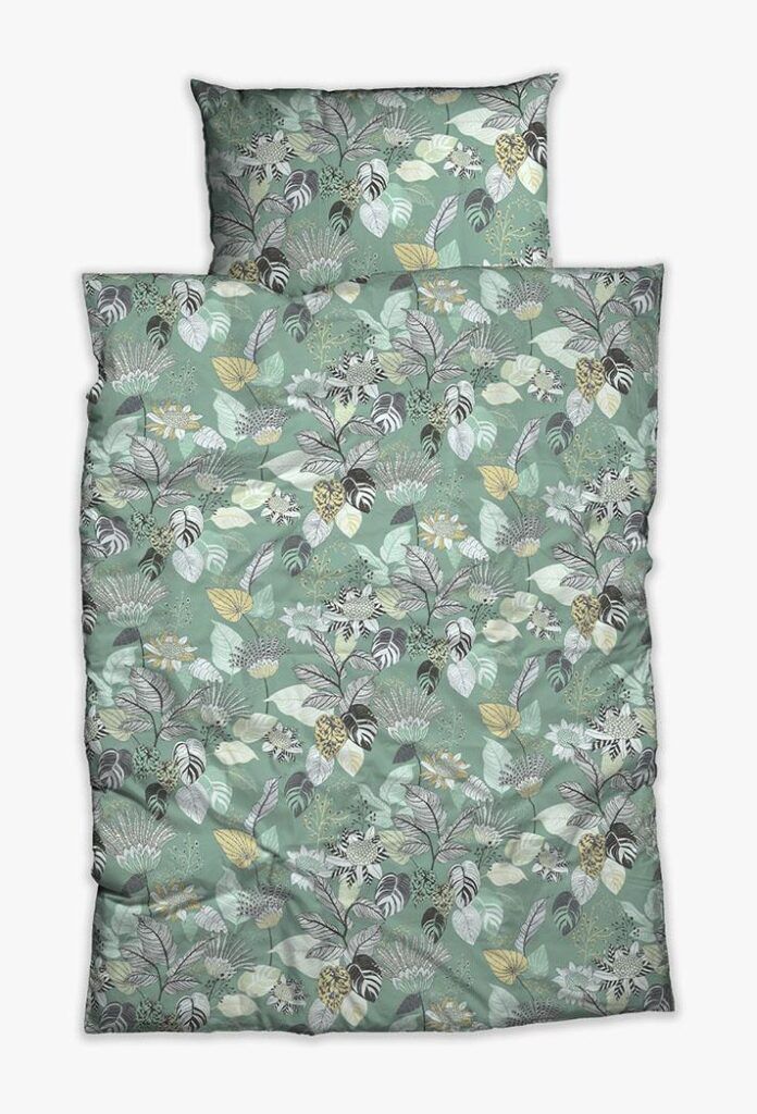 Das Set Bettwäsche Nobilium Monica besteht aus einem Kissen- und einem Bettbezug mit grünem Hintergrund, verziert mit weißen, gelben und grauen Blumen- und Blattmustern.
