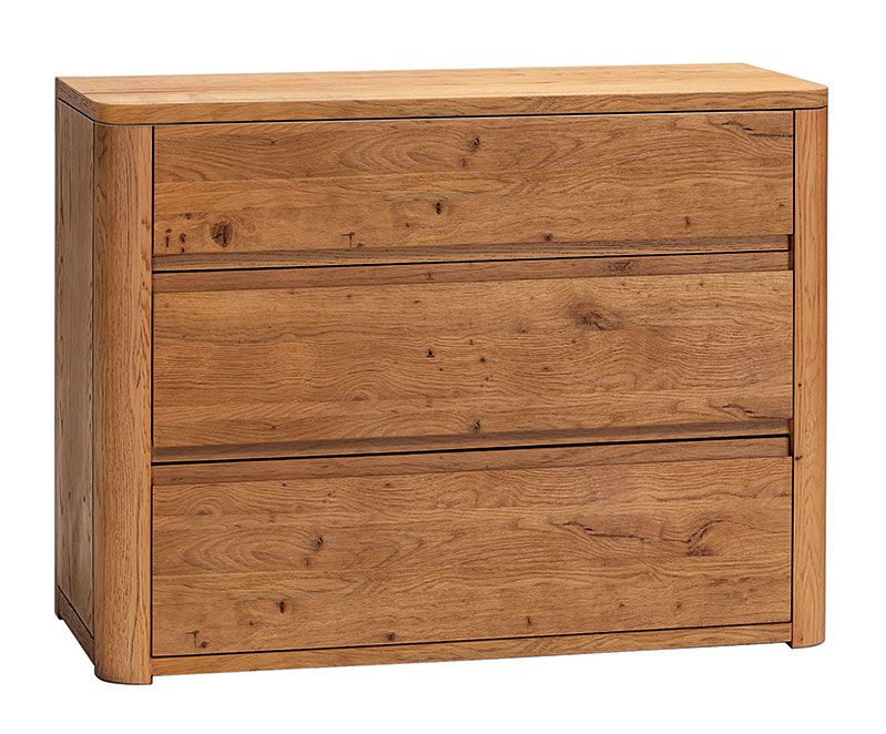 Die Hasena Kommode "Aida" ist eine Kommode mit drei geräumigen Schubladen, einem natürlichen Finish, modernem Design, abgerundeten Frontecken und sichtbarer Holzmaserung.