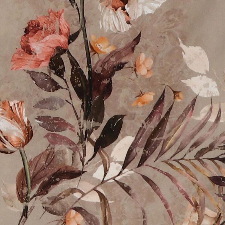 Die Bettwäsche Tamara-R Selection Mistral zeichnet sich durch ein aquarellartiges Design mit rosa, orangefarbenen und weißen Blüten, dunkelgrünen und braunen Blättern auf einem beigen Hintergrund aus, das einen weichen und natürlichen Look erzeugt.