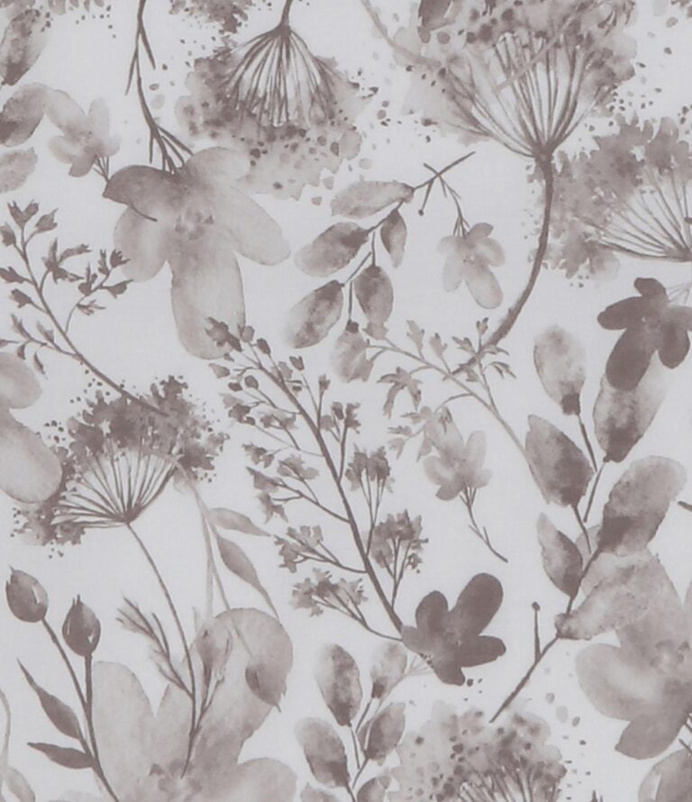 Florale und botanische Motive im Aquarellstil in zartem Grau und Taupe auf Weiß bilden ein sanftes, luftiges Muster, das den zarten Look von Bettwäsche Jil beige perfekt ergänzt.