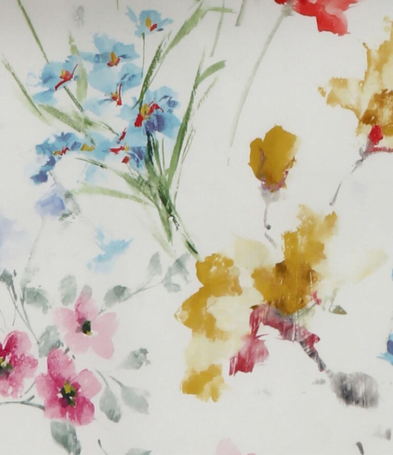 Diese florale Illustration im Aquarellstil mit blauen, gelben, rosa und roten Blüten sowie grünen Stängeln auf weißem Grund ist die perfekte Ergänzung zur Bettwäschekollektion Tamara-R Selection Stine.