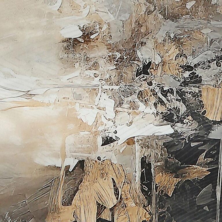 Die strukturierte abstrakte Malerei in Beige, Weiß, Braun und Schwarz spiegelt die gemütliche Eleganz der Bettwäsche Tamara-R Selection Arezzo wider. Sie zeichnet sich durch chaotische Pinselstriche und fließende Linien aus, in denen sich organische Farbflecken vermischen.