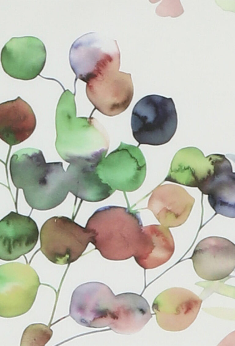 Abstrakte Aquarellmalerei aus runden Formen in Grün, Blau, Lila und Rot, die durch dünne Linien auf Weiß verbunden sind - erinnert an locker gemalte Blätter oder Beeren. Perfekt für Bettwäsche Tamara-R Emotion Shanon Designs.