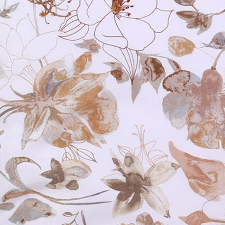 Zartes florales Muster mit braunen, beigen und grauen Aquarellblumen mit feinen Liniendetails auf weißem Hintergrund. Die Blumen wirken abstrakt und sanft verschmolzen, wodurch ein elegantes und luftiges Design entsteht.