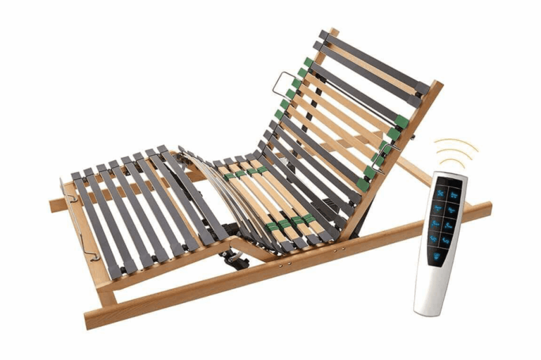 Das Embru höhenverstellbares Liftsystem "Ergo" ist ein verstellbarer Lattenrost aus Holz für eine erhöhte Kopf- und Beinunterstützung, abgebildet mit einer drahtlosen Fernbedienung mit mehreren Tasten auf weißem Hintergrund.