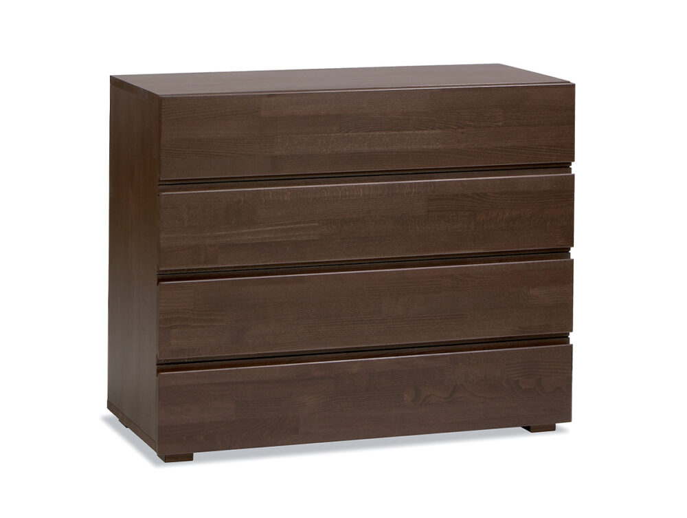 Eine dunkelbraune Holzkommode mit vier breiten Schubladen, die sich durch ein schlichtes, modernes Design und glatte Oberflächen auszeichnet, fotografiert vor einem weißen Hintergrund.