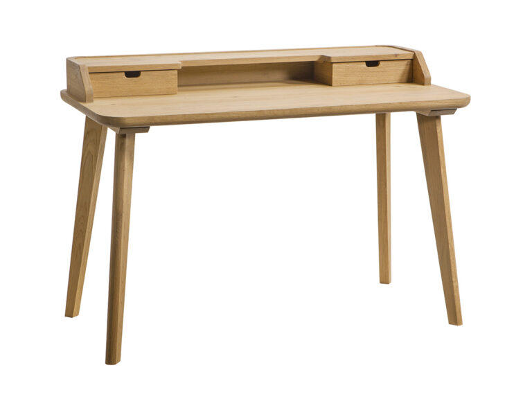 Ein kleiner Holzschreibtisch mit vier abgewinkelten Beinen, einer erhöhten Ablage und zwei kleinen Schubladen auf jeder Seite der Ablage. Der Schreibtisch hat ein minimalistisches und modernes Design.