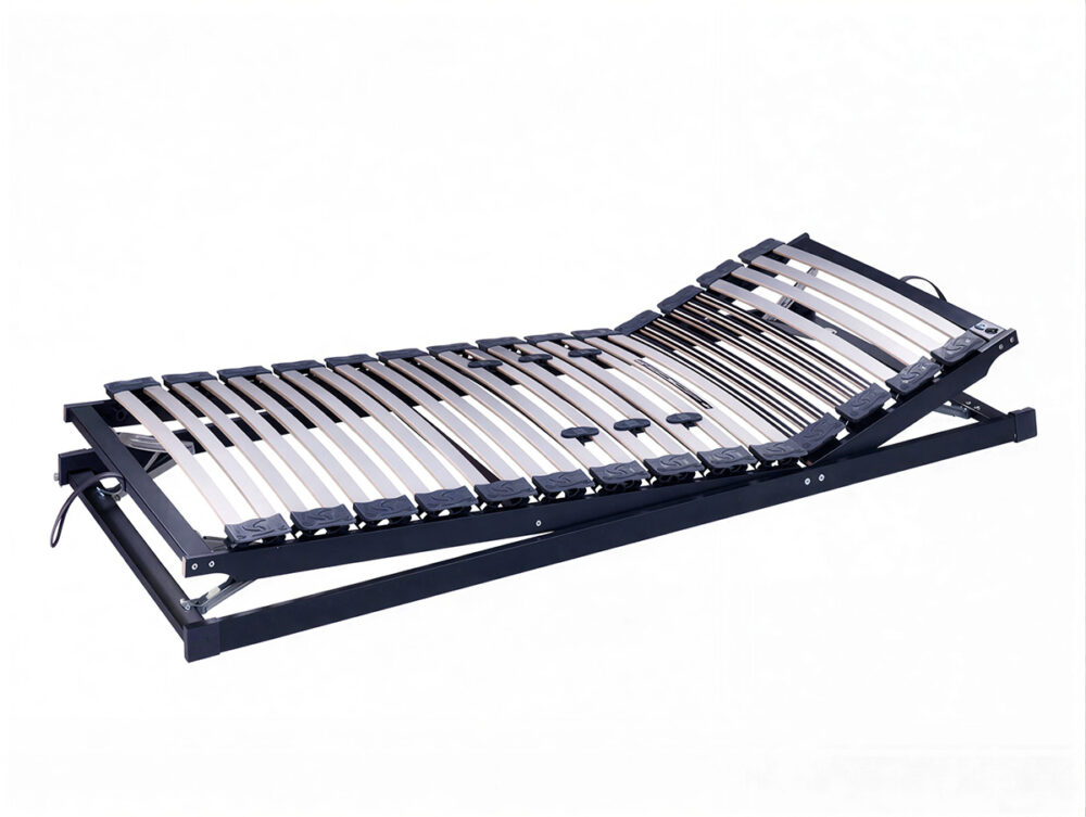 Der verstellbare Lattenrost "Systema KF" besteht aus einem stabilen Metallrahmen und Holzlatten, die durch ein erhöhtes Kopf- und Fußteil für mehr Komfort und Halt sorgen.