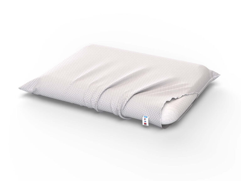 Der Velfont Kissenbezug Thermoregulierend ist ein weißer Kissenbezug mit dezentem Gittermuster und seitlichem Stoffanhänger, abgebildet auf einem einfarbigen Hintergrund. Er hält Ihr Kissen plüschig, bequem und natürlich thermoregulierend.