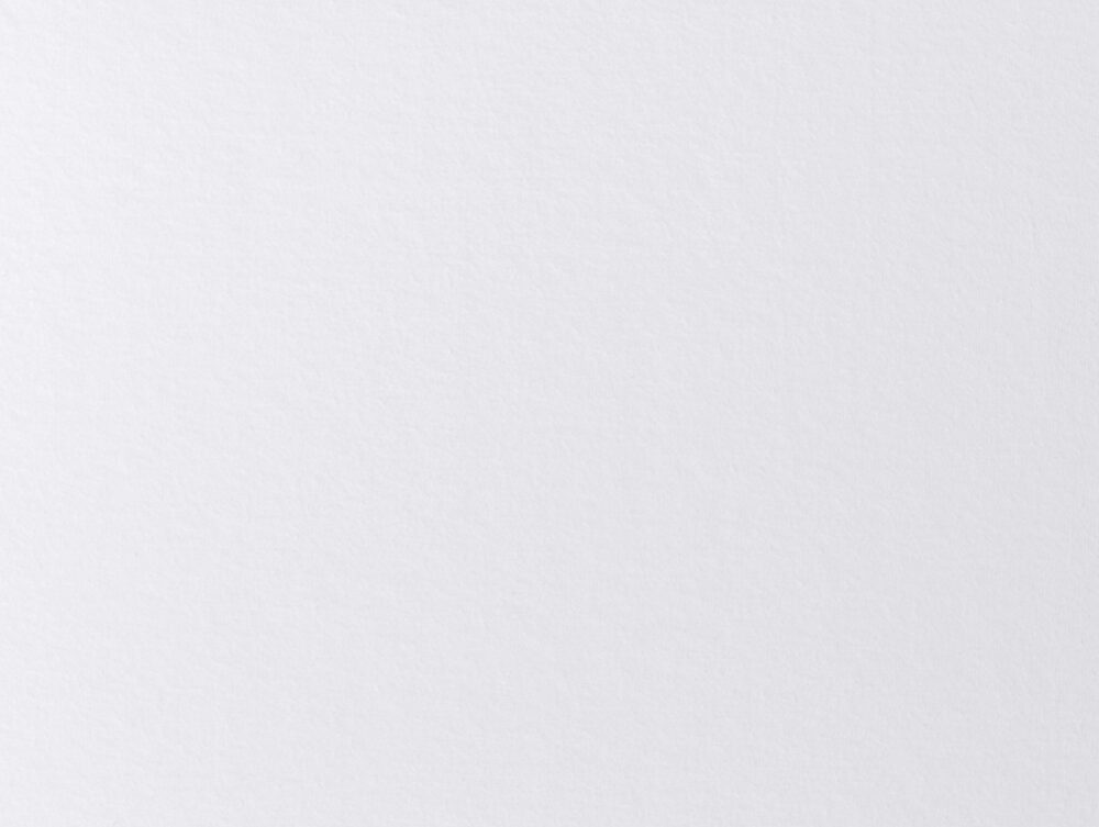 Eine Nahaufnahme einer glatten, weißen, strukturierten Papieroberfläche mit feiner Körnung und subtilen Schatten, die der Qualität des Velfont Kissenbezugs Respira wasserdicht sehr ähnlich ist.