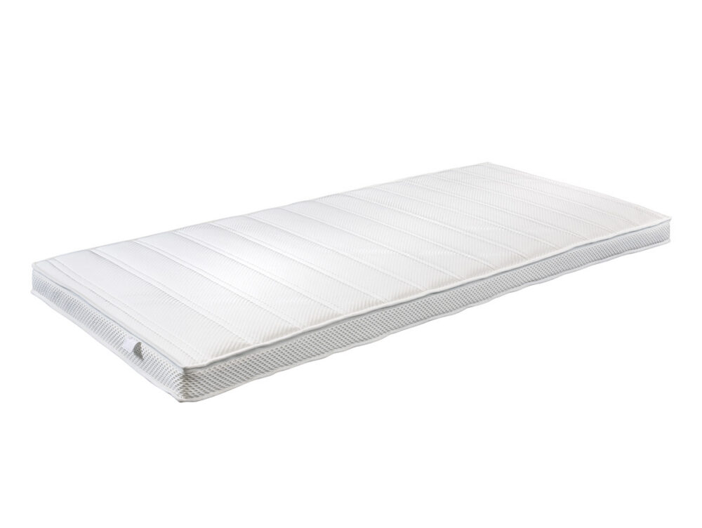 Eine weiße, rechteckige Matratzenauflage mit gesteppter Oberfläche und Netzseiten, abgebildet vor einem schlichten weißen Hintergrund.