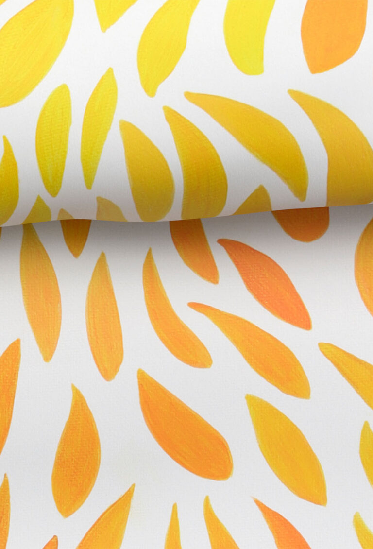 Abstraktes Muster aus gelben und orangefarbenen Tropfenformen auf weißem Hintergrund. Einige Formen erscheinen heller oder dunkler, wodurch ein Farbverlaufseffekt entsteht. Das Bild zeigt ein aufgerolltes Stück gemusterten Stoffes.