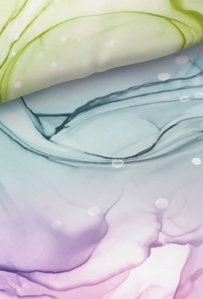 Abstraktes Bild mit fließenden Aquarellmustern in Grün-, Blau- und Lila-Tönen, akzentuiert durch weiche weiße Kreise, die an Blasen erinnern und ein verträumtes und fließendes Erscheinungsbild erzeugen.