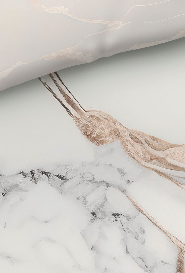 Abstraktes Kunstwerk mit hellen, marmorähnlichen Mustern in Weiß und Hellgrau, mit fließenden beigen, braunen und schwarzen Linien, die an natürliche Steinstrukturen erinnern und ein elegantes, organisches Design schaffen.